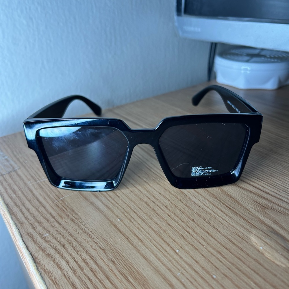 New! Black Rectangular Sunglasses - image 7